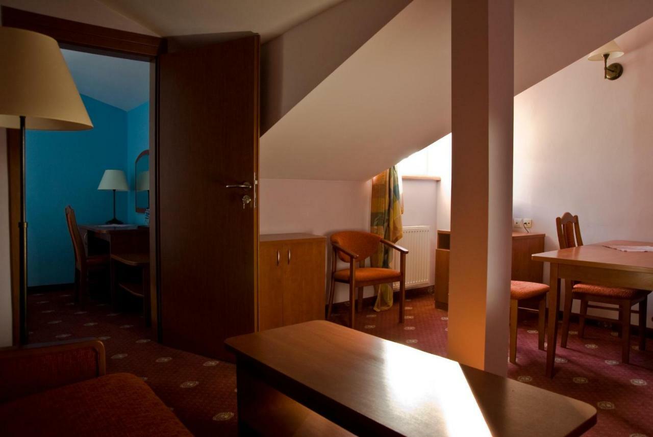 Dwor Dluzniewo B&B 외부 사진