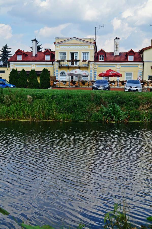 Dwor Dluzniewo B&B 외부 사진