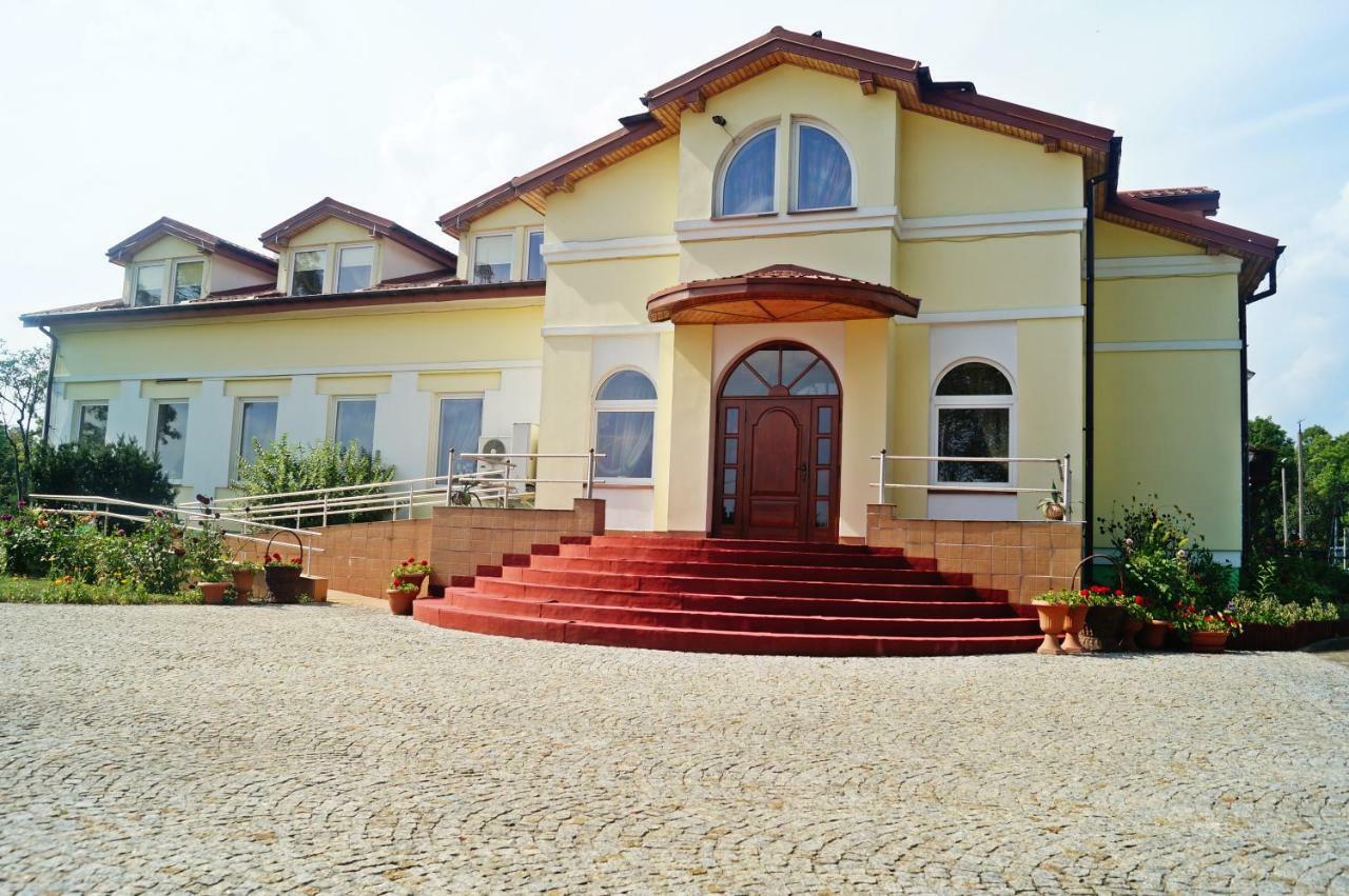 Dwor Dluzniewo B&B 외부 사진