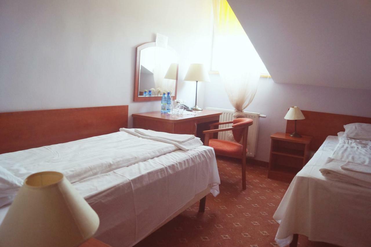 Dwor Dluzniewo B&B 외부 사진